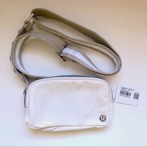 Lululemon everywhere crossbody bag NWT